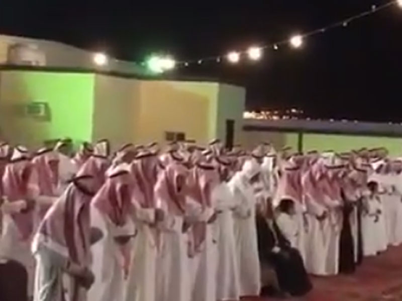 بالفيديو: خسوف القمر يتسبب في تأجيل عرس شاب سعودي!